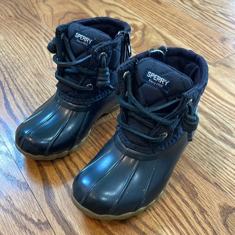 Girl’s Sperry Saltwater Nylon Quilt Duck Boots. Size 8M. Excellent Condition.